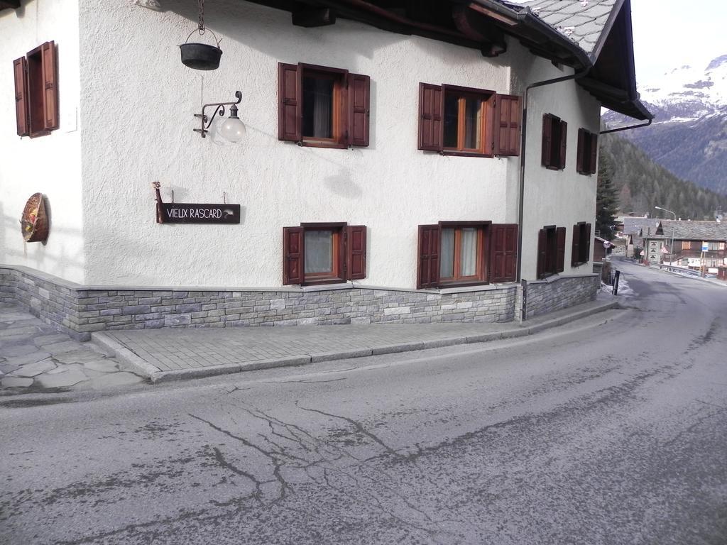 Le Vieux Rascard Chambres D'Hotes Champoluc Ruang foto
