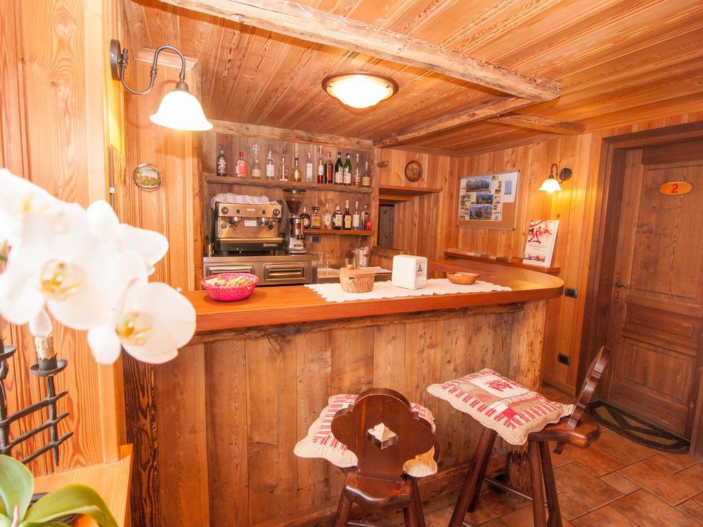 Le Vieux Rascard Chambres D'Hotes Champoluc Bagian luar foto