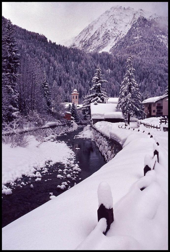 Le Vieux Rascard Chambres D'Hotes Champoluc Bagian luar foto