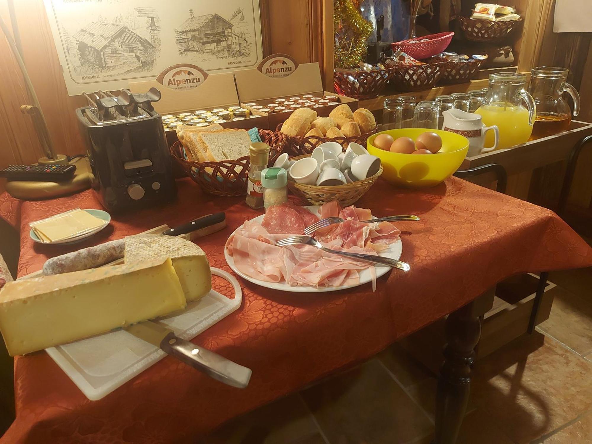 Le Vieux Rascard Chambres D'Hotes Champoluc Bagian luar foto