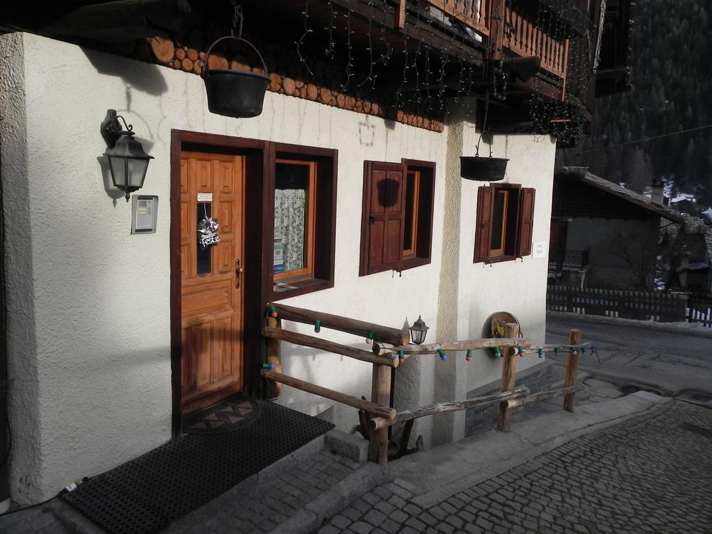 Le Vieux Rascard Chambres D'Hotes Champoluc Bagian luar foto