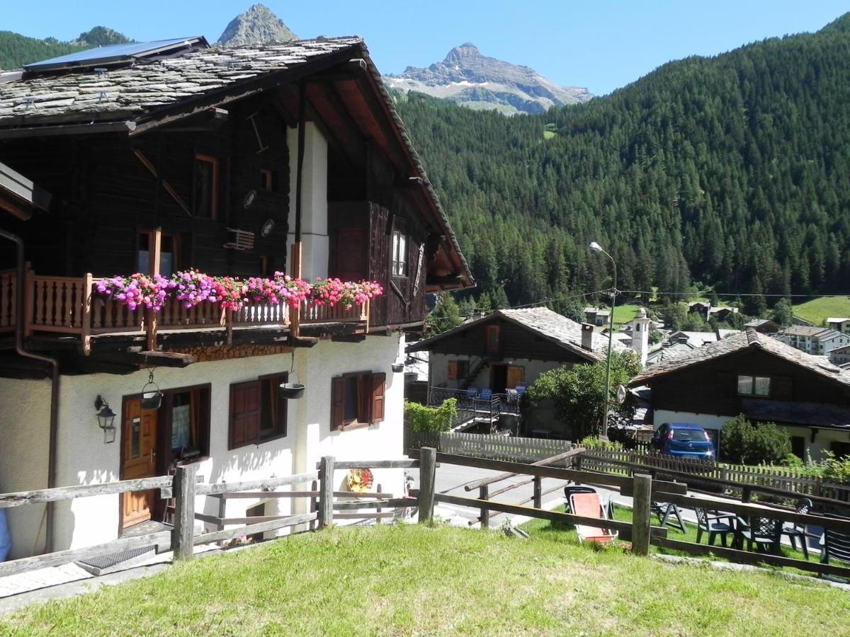 Le Vieux Rascard Chambres D'Hotes Champoluc Ruang foto